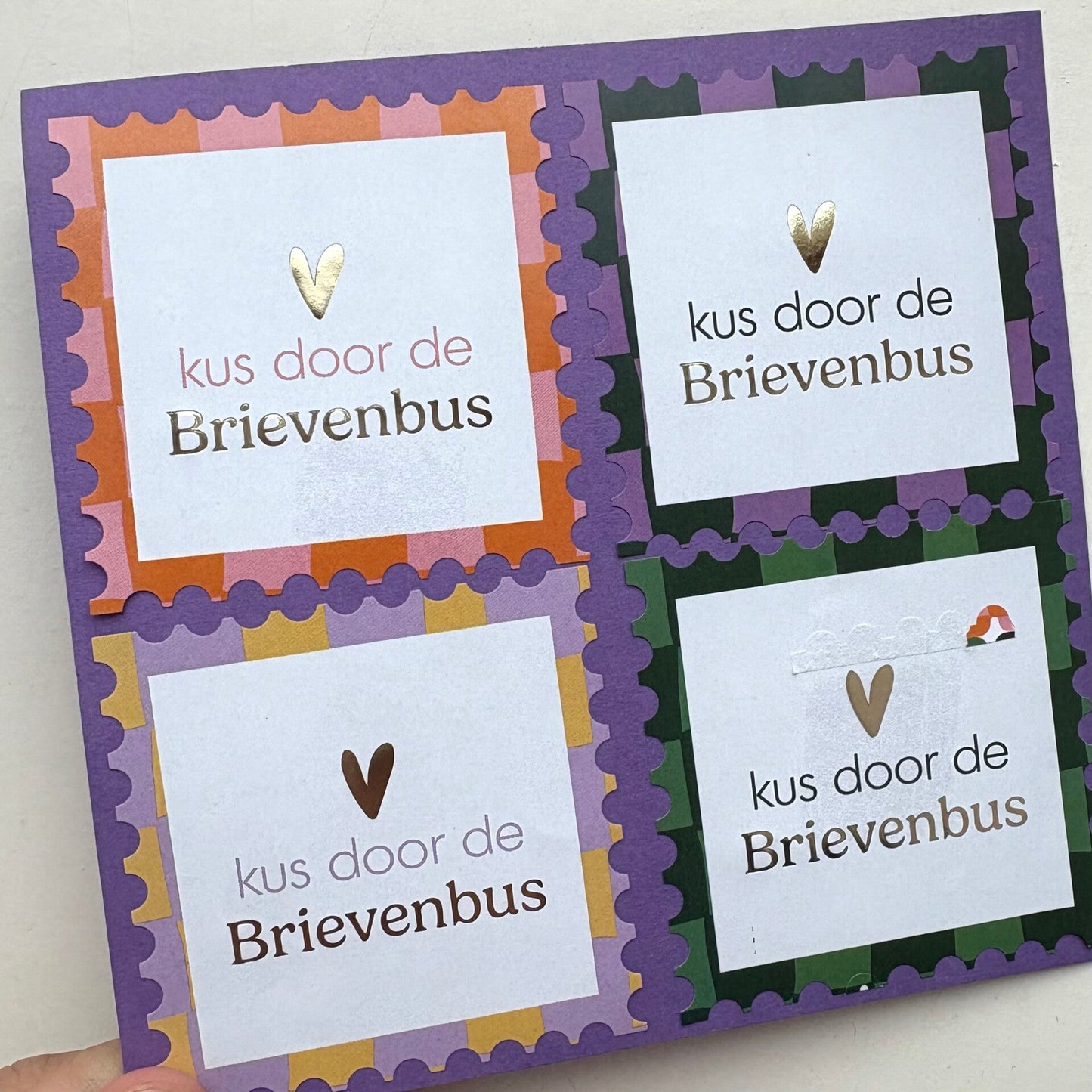 Sticker kus door de brievenbus
